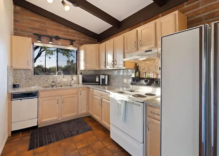 Spacious Casita With Desert And Mountain Views Tucson